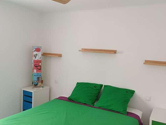 Habitación en piso compartido de 3 habitaciones en alquiler en Madrid