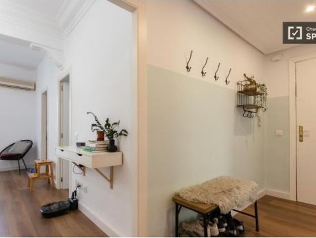 Habitación en piso compartido de 3 habitaciones en alquiler en Sant Antoni, algunos gastos incluidos
