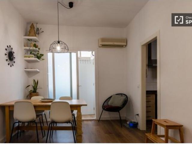 Habitación en piso compartido de 3 habitaciones en alquiler en Sant Antoni, algunos gastos incluidos