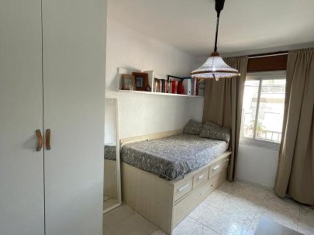 Habitación en piso compartido de 3 habitaciones en alquiler en Santa Coloma