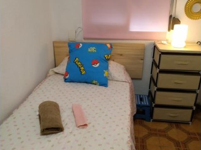 Habitación en piso compartido de 3 habitaciones en alquiler, Jaén