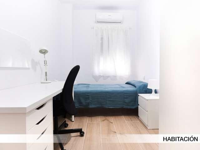 Habitación en piso compartido de 3 habitaciones en el Barrio León, Sevilla