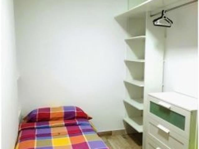 Habitación en piso compartido de 3 habitaciones en El Botánic. Solo para profesionales