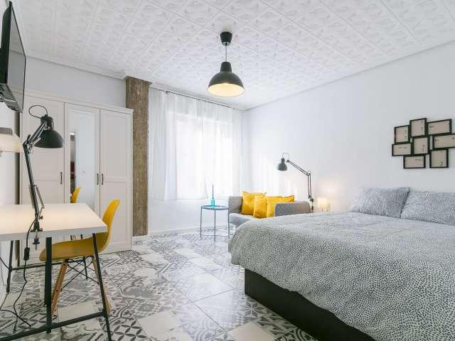 Habitación en piso compartido de 3 habitaciones en La Fonteta Sant Lluis