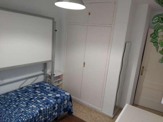 Habitación en piso compartido de 3 habitaciones en La Laguna, Cádiz