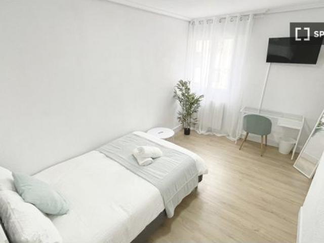 Habitación en piso compartido de 3 habitaciones en Santander, ideal para profesionales y estudiantes