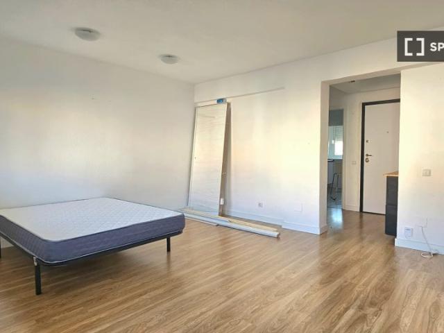 Habitación en piso compartido de 3 habitaciones, Pueblo Nuevo, Madrid