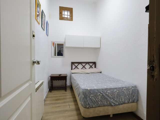 Habitación en piso compartido en Universidad, Madrid