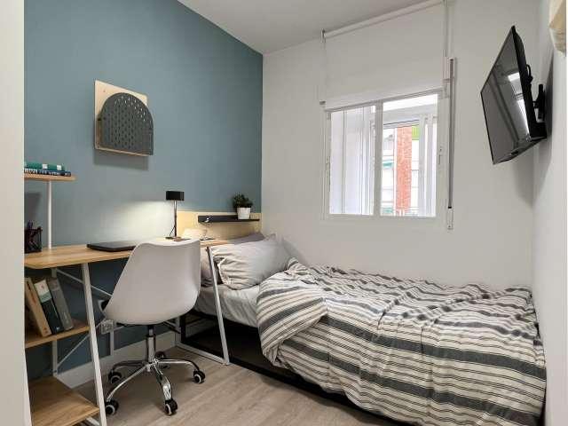 Habitación en piso compartido en alquiler, Valverde, Madrid