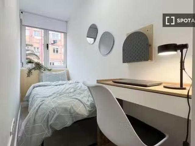 Habitación en piso compartido en alquiler, Valverde, Madrid