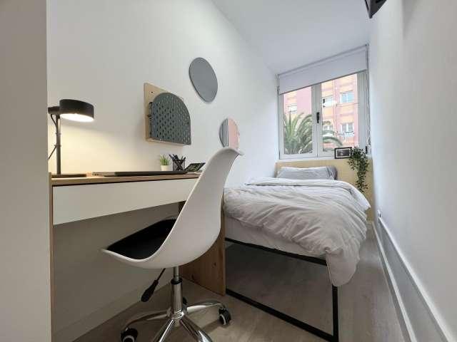 Habitación en piso compartido en alquiler, Valverde, Madrid