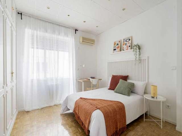 Habitación en piso compartido en alquiler, Castillejos, Madrid