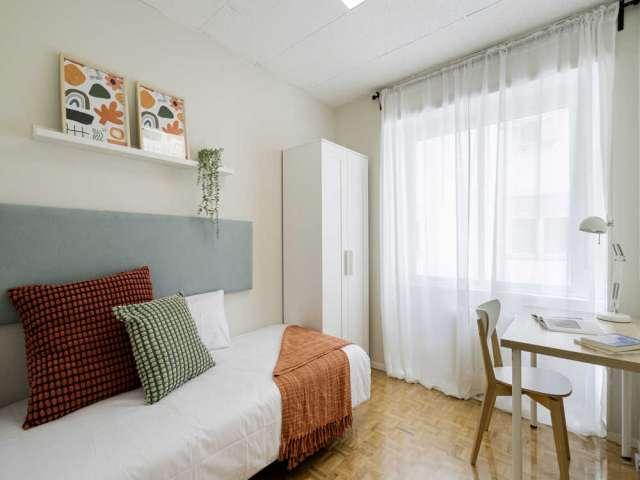 Habitación en piso compartido en alquiler, Castillejos, Madrid