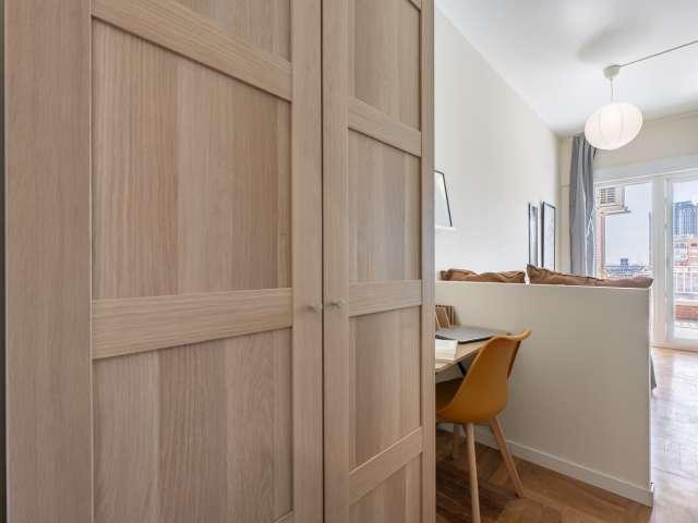 Habitación en piso compartido en alquiler en Castillejos, Madrid