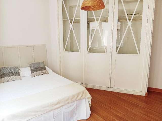 Habitación en piso compartido en alquiler, Cortes, Madrid