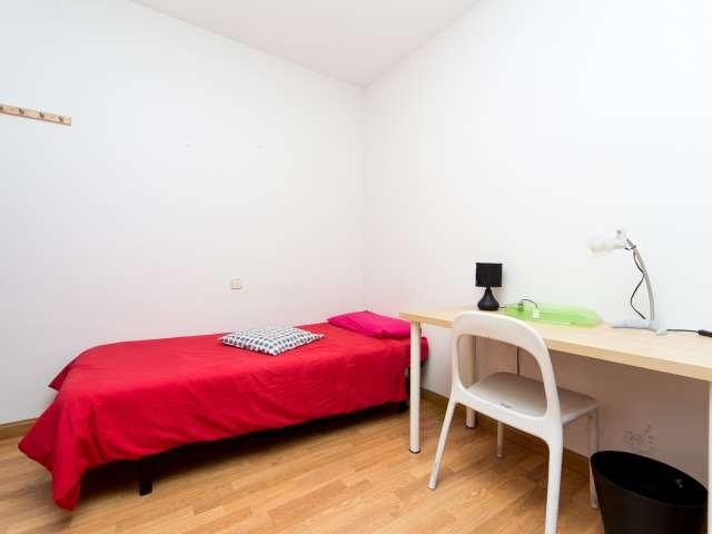 Habitación en piso compartido en alquiler, Embajadores