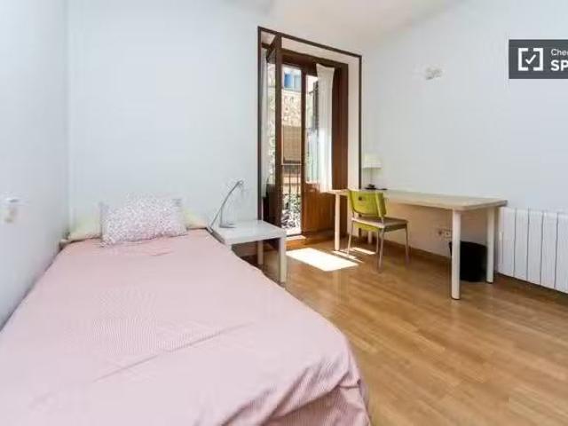 Habitación en piso compartido en alquiler, Embajadores