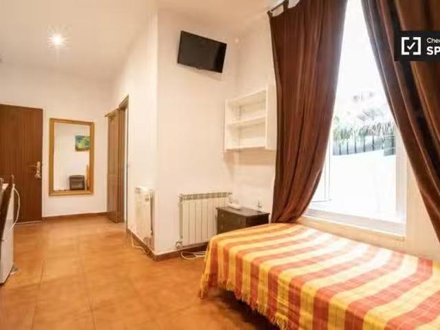 Habitación en piso compartido en alquiler en Universidad, Madrid