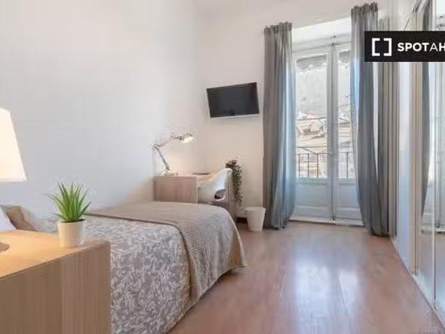 Habitación en piso compartido en alquiler en Universidad, Madrid