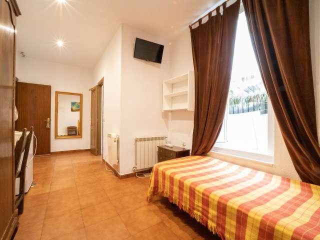Habitación en piso compartido en alquiler en Universidad, Madrid