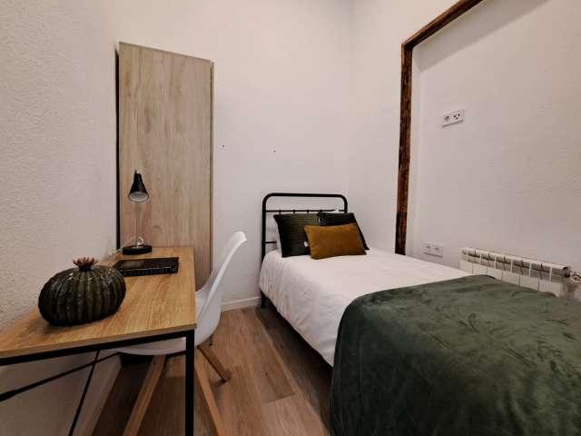 Habitación en piso compartido en alquiler en Universidad, Madrid