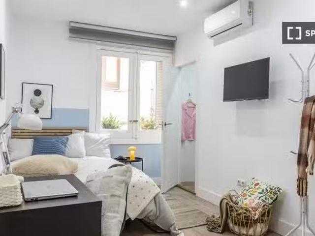 Habitación en piso compartido en alquiler en Universidad, Madrid