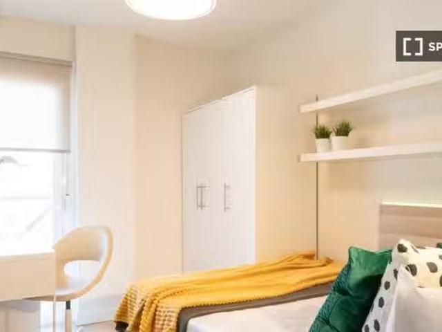 Habitación en piso compartido en alquiler en Valverde, Madrid
