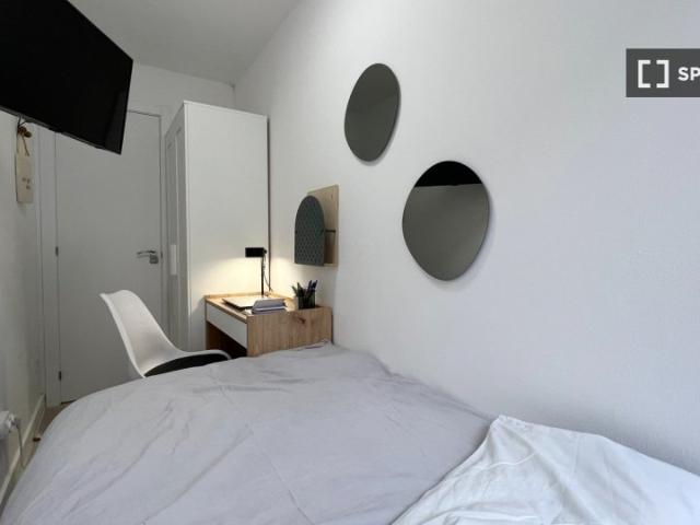 Habitación en piso compartido en alquiler, Valverde, Madrid