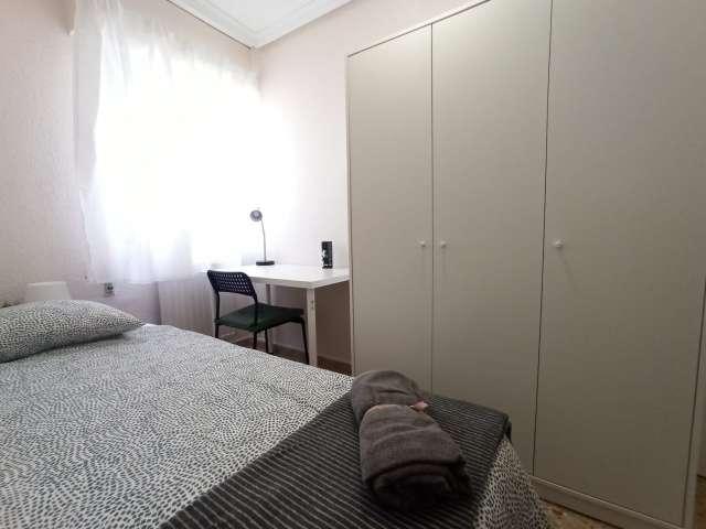 Habitación en piso compartido en alquiler en Valverde, Madrid