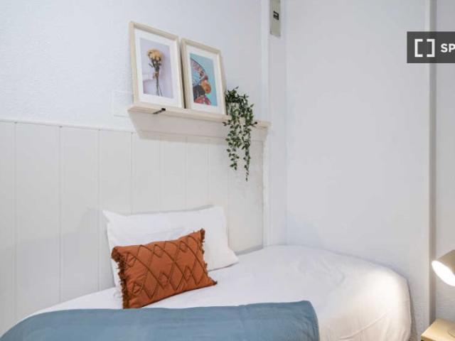 Habitación en piso compartido en alquiler en Valdeacederas, Madrid