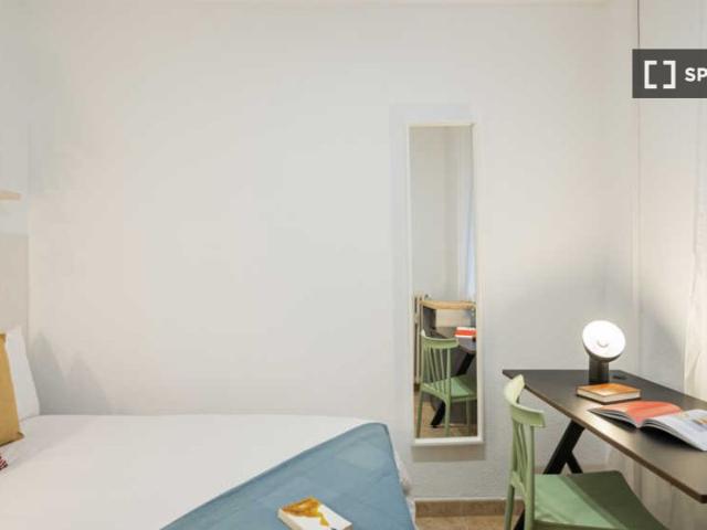 Habitación en piso compartido en alquiler en Valdeacederas, Madrid