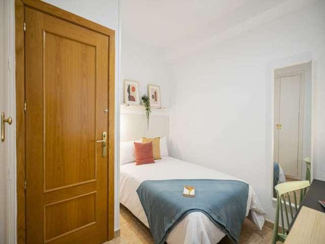 Habitación en un piso compartido en Valdeacederas, Madrid
