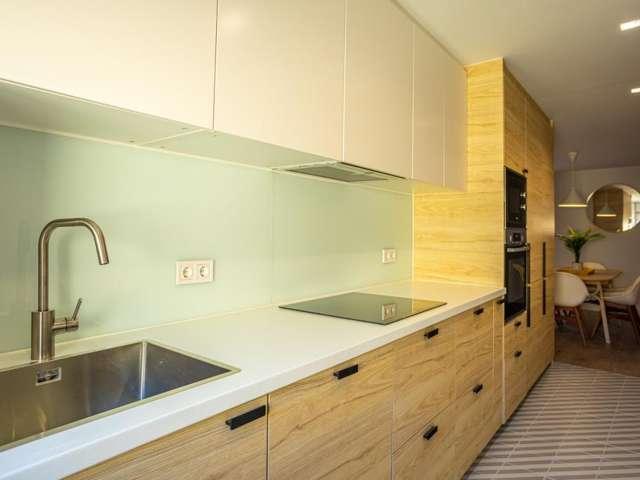 Habitación en piso compartido en alquiler en Valdeacederas, Madrid