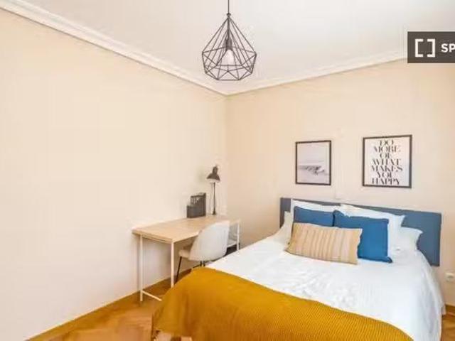 Habitación en piso compartido en alquiler en Valdezarza, Madrid