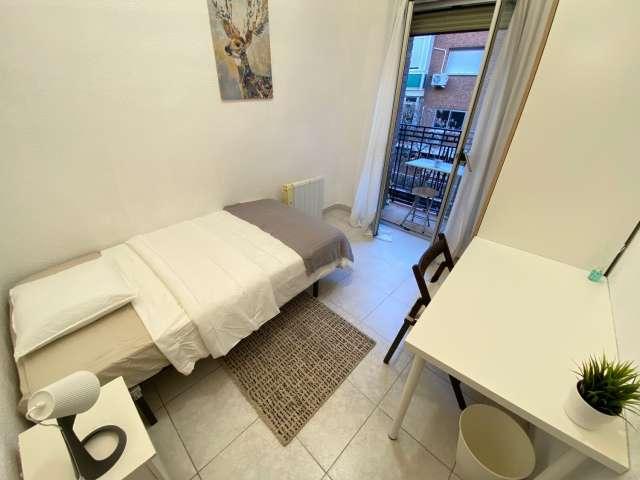 Habitación en piso compartido en alquiler en Acacias, Madrid