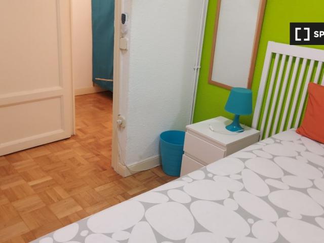 Habitación en piso de 4 habitaciones en Almagro, Madrid