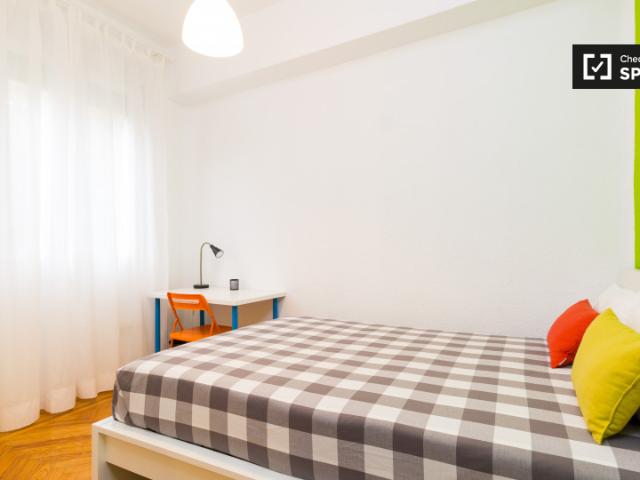 Habitación en piso de 4 habitaciones en Almagro, Madrid