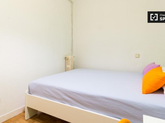 Habitación en piso de 4 habitaciones en Almagro, Madrid