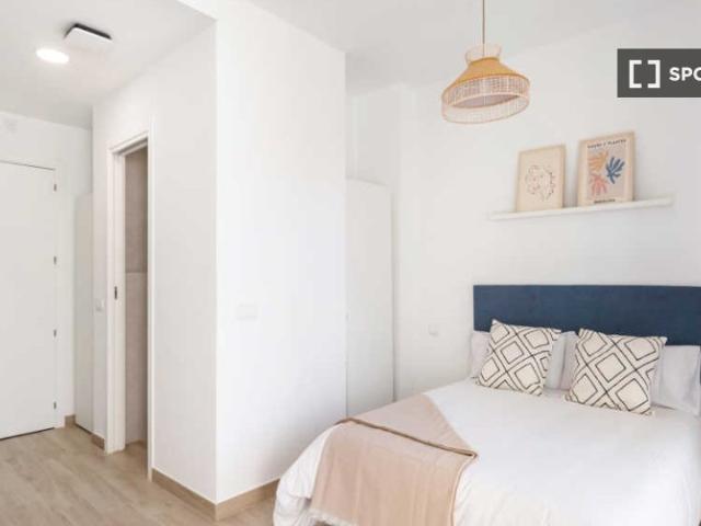 Habitación en piso compartido de 12 habitaciones en Almenara, Madrid