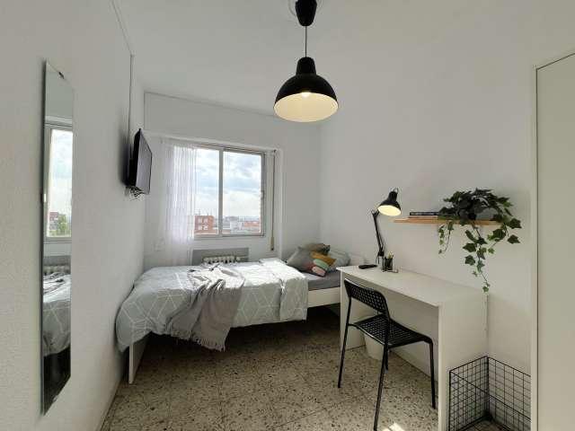 Habitación en piso compartido en alquiler en Aluche, Madrid