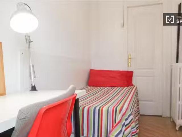 Habitación en piso compartido en alquiler en Arapiles, Madrid