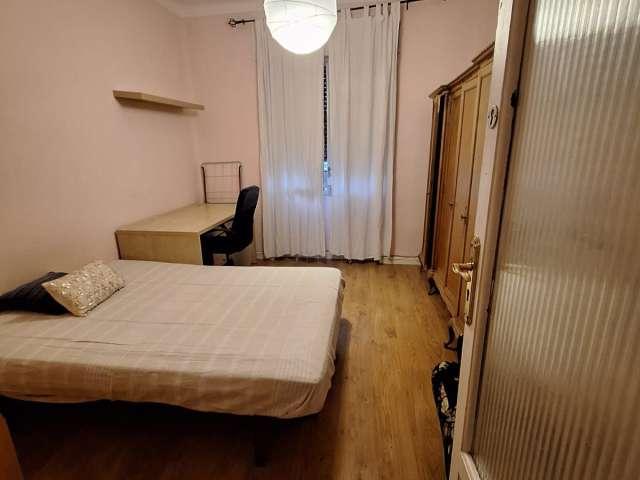 Habitación en piso compartido en alquiler en Arapiles, Madrid