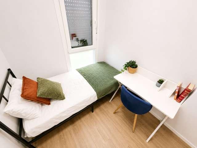 Habitación en piso compartido en alquiler en Arapiles, Madrid