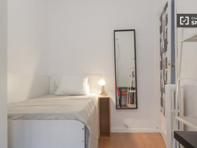 Habitación en piso compartido en alquiler en Arapiles, Madrid