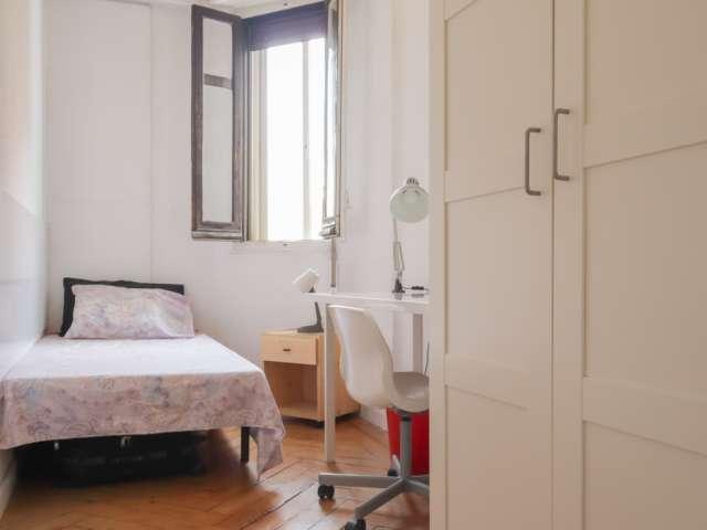 Habitación en piso compartido en alquiler en Arapiles, Madrid