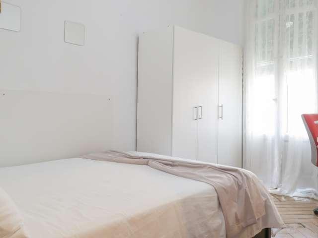 Habitación en piso compartido en alquiler en Arapiles, Madrid