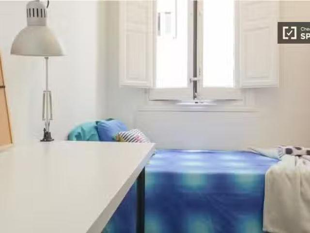 Habitación en piso compartido en alquiler en Arapiles, Madrid