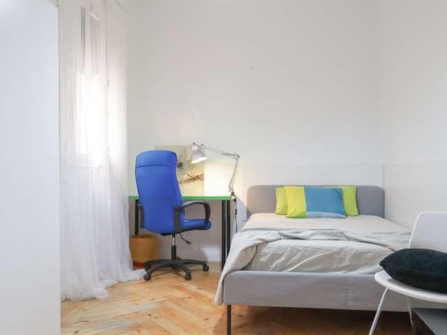 Habitación en piso compartido en alquiler en Arapiles, Madrid