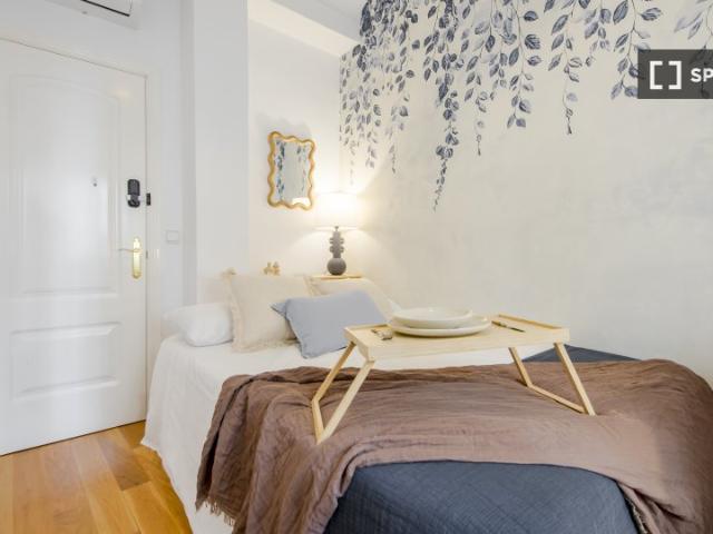 Habitación en piso compartido en alquiler en Argüelles, Madrid