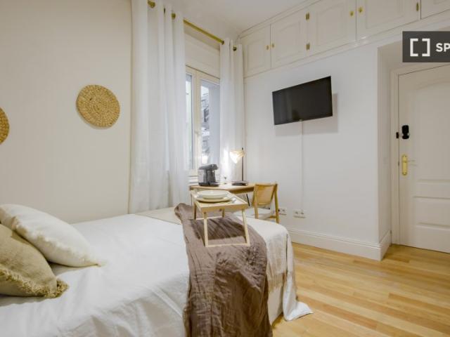 Habitación en piso compartido en alquiler en Argüelles, Madrid